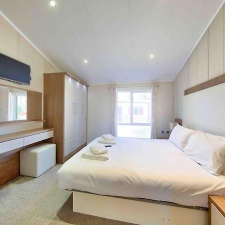 New Forest Lodge - 194 No Pets ฟอร์ดิงบริดจ์ ภายนอก รูปภาพ