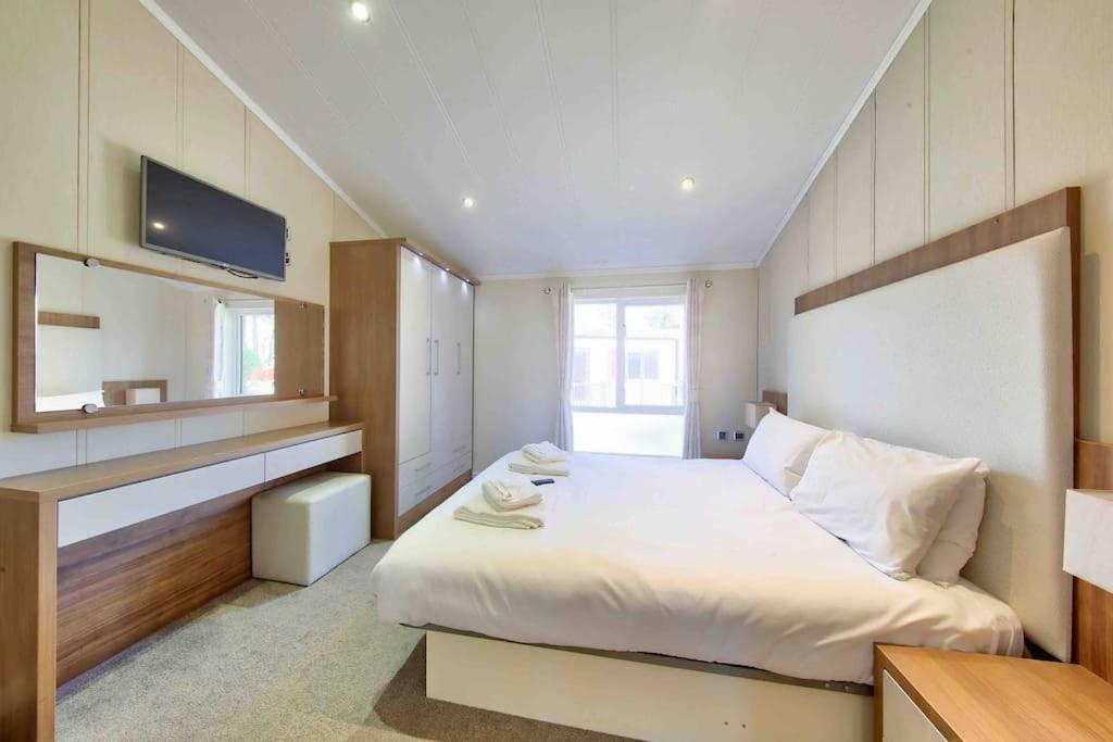 New Forest Lodge - 194 No Pets ฟอร์ดิงบริดจ์ ภายนอก รูปภาพ