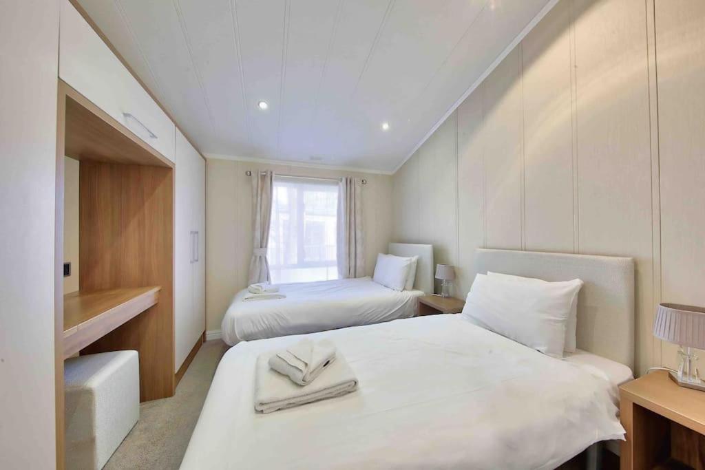 New Forest Lodge - 194 No Pets ฟอร์ดิงบริดจ์ ภายนอก รูปภาพ