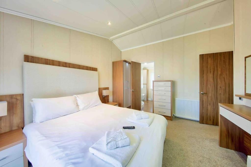 New Forest Lodge - 194 No Pets ฟอร์ดิงบริดจ์ ภายนอก รูปภาพ