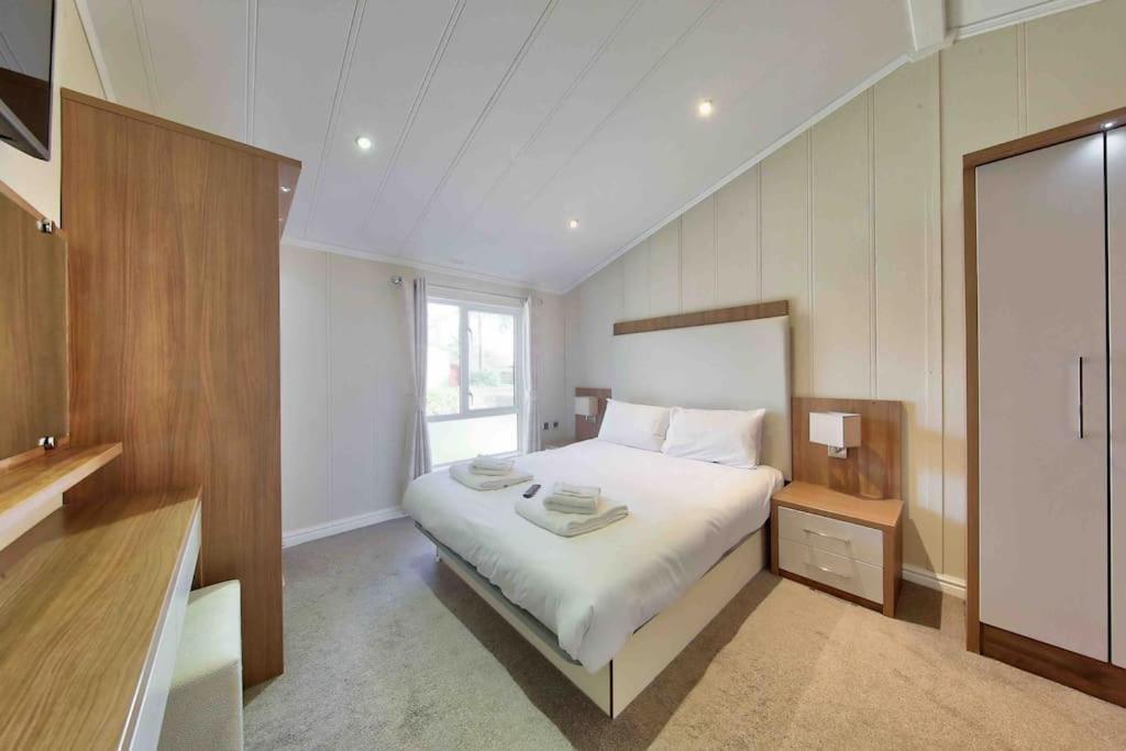 New Forest Lodge - 194 No Pets ฟอร์ดิงบริดจ์ ภายนอก รูปภาพ